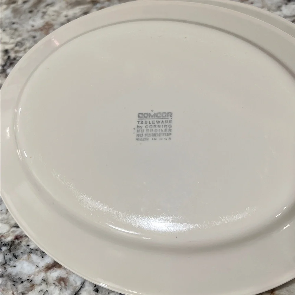 (6) 9.5” Corning COMCOR Oval Plates in Sandstone Beige - Picture 4 of 4